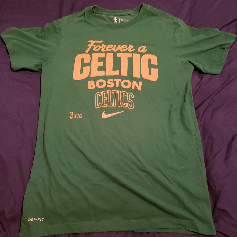 🏀 Boston Celtics T-Shirt 🏀 - Picture 1 of 5
